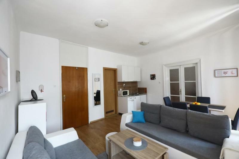 Odeon Apartment And Rooms Риека Экстерьер фото